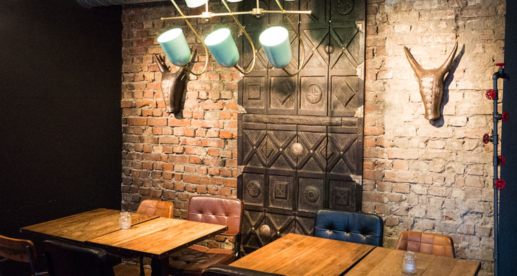 escalonbordmedgronnlampe