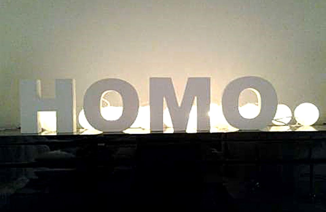 Det ble noen bokstaver til overs fra de to settene med "HOME"-bokstaver. FOTO: Privat