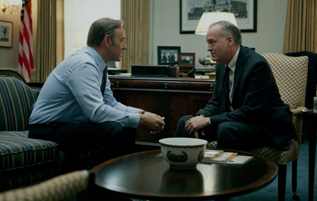 FERSKENBILDET: Ser du ytterst i venstre bildekant? Der er det et bilde av ferskenrumpen, som lagde en god del spetakkel i sesong 1. FOTO: Netflix
