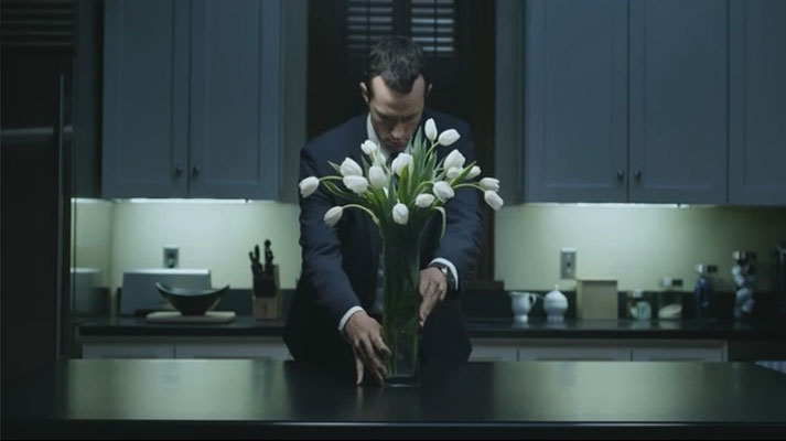 BLOMSTER: Om du ikke klarer å kopiere hele stilen, er det i alle fall ikke vanskelig å få tak i hvite tulipaner om dagen.