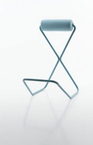 Vilde Øritsland Houge ville at hennes stol, formet som en spark med bøy, skulle bidra til høyere selvtillit.
