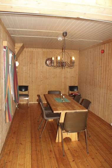 SPISESTUE FØR: Stosestuen som den så ut da Olaug Therese og Ivar Josephsen såvidt var i gang med arbeidet. FOTO: Lise Bjelland
