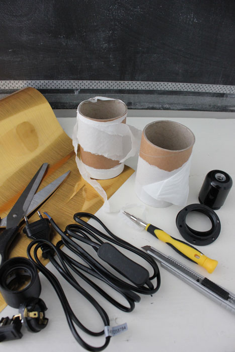 EN LYSENDE IDE: Med litt fantasi og rimelige lampedeler kan du lage din egen lampe på under fem minutter. FOTO: Stina Andersen / Fru Andersen