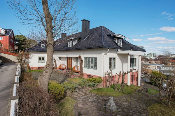 EKSKLUSIV ADRESSE: Boligen er tegnet av den anerkjente arkitekten Arnstein Arneberg. Volvat terrasse er en blindvei som grenser mot Vestre Gravlund. FOTO: Nordvik & Partners
