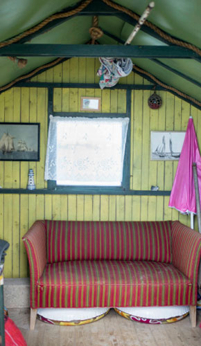HERCULES: Interiøret i Hercules-badehuset har nødvendige badeting og en god sitteplass. FOTO: Alf Ole Hansen