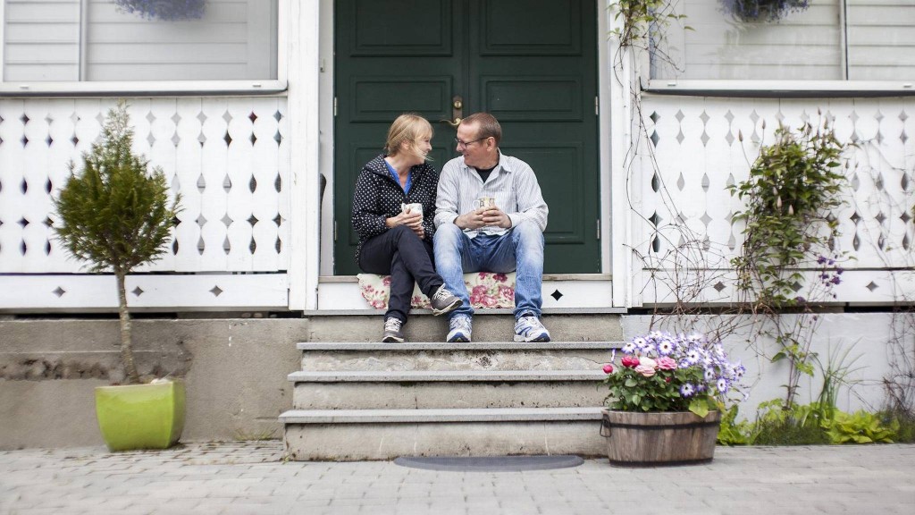 LYKKELIG PÅ LANDET: Linda Fossen og Øyvind Horvei har drevet gården siden 2009. FOTO: INGVILD FESTERVOLL MELIEN